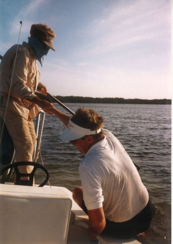 Steve Huff lends a hand (00053735@xC4F0B)