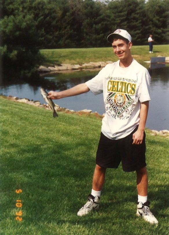 Nate Hands Dirty (00043426@xC4F0B)